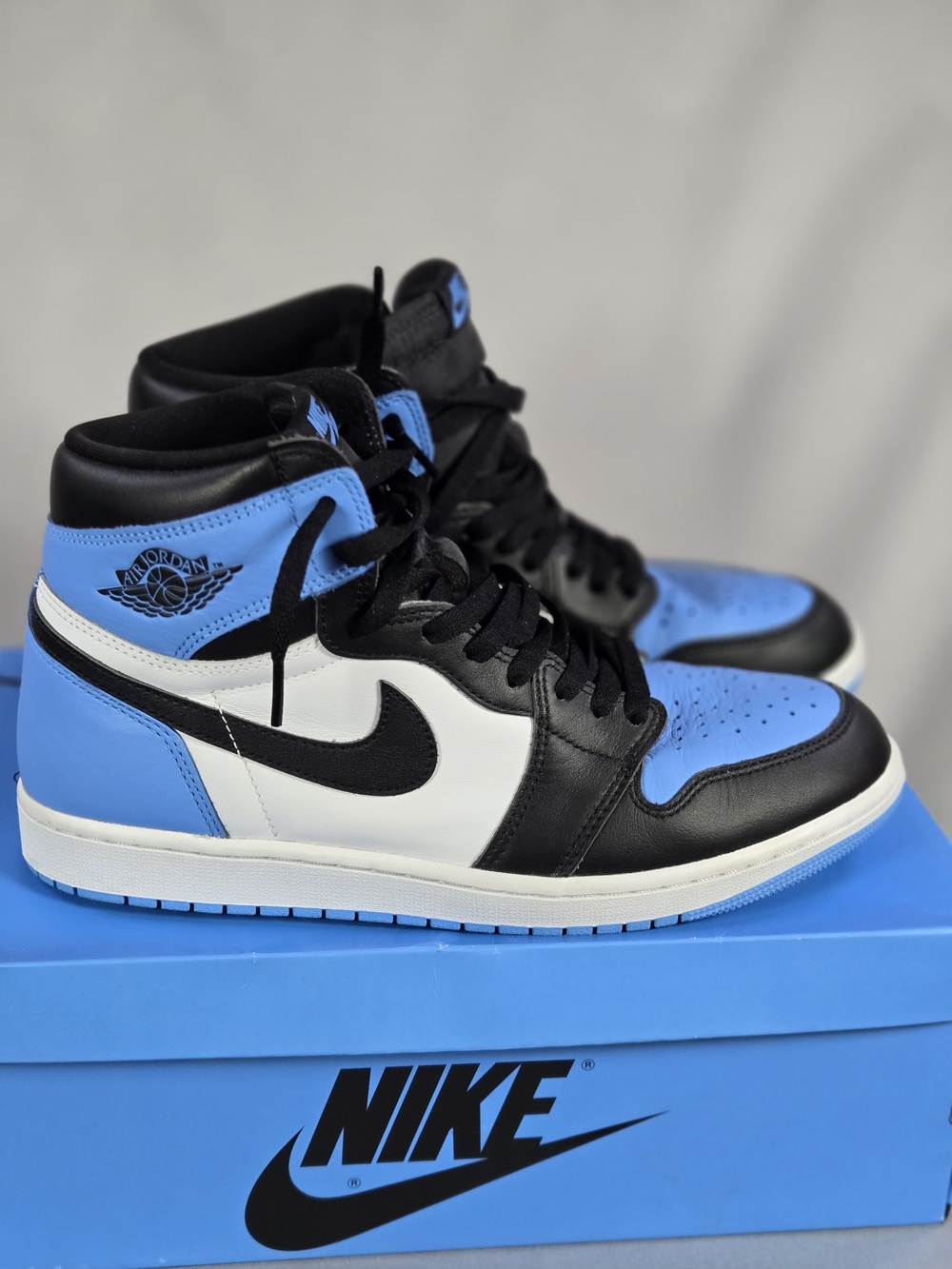 Air Jordan 1 Retro High OG UNC Toe Streetwear Sneakers Size 10.5